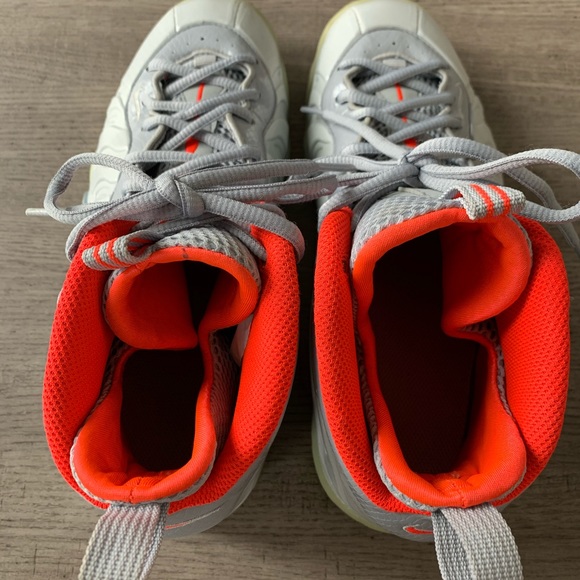 Nike Boys shoes size 6y - Picture 3 of 3